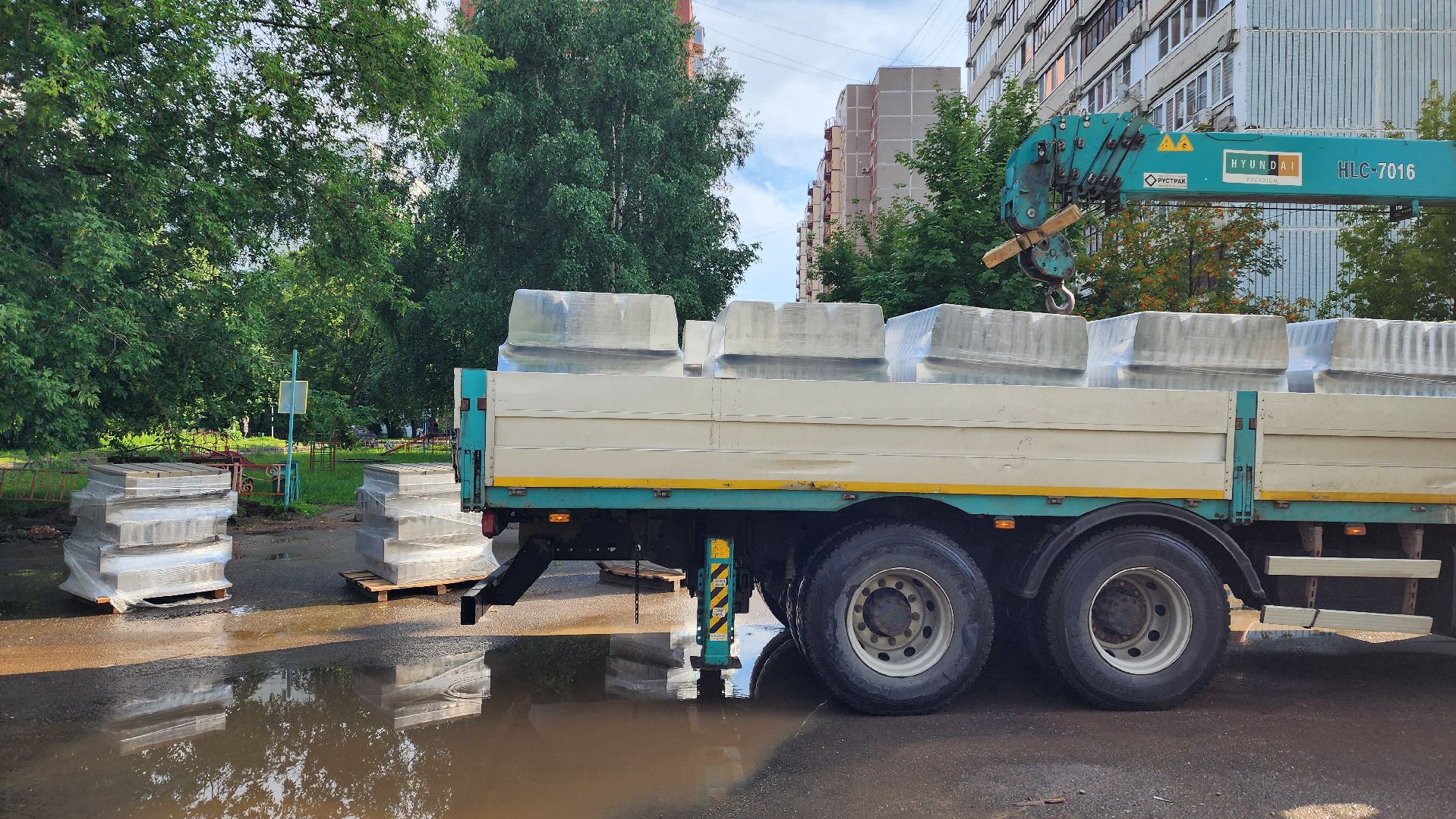 комплексное благоустройство двора, Лобня, Снятие асфальта ,  установка бордюров,