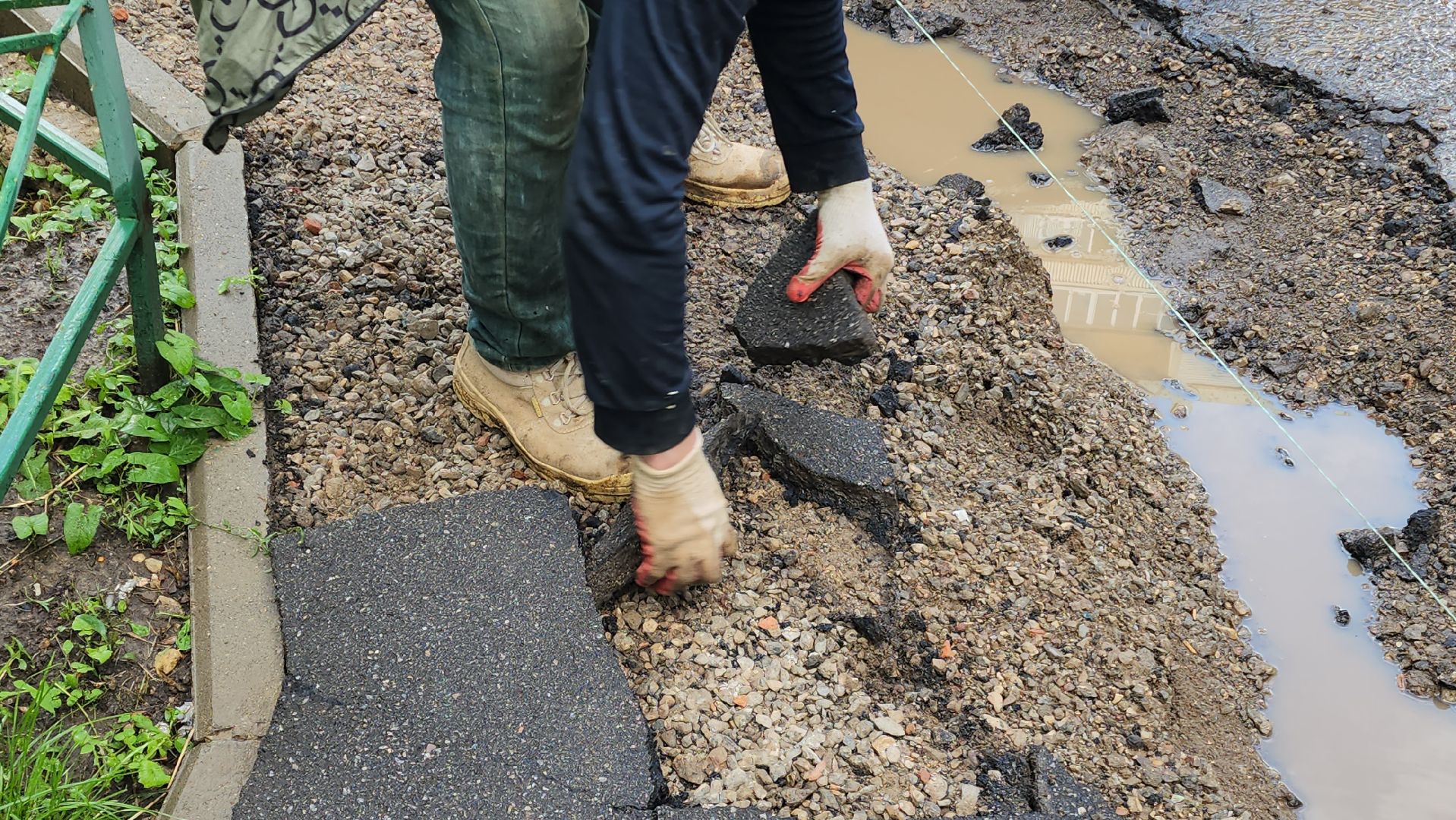 комплексное благоустройство двора, Лобня, Снятие асфальта ,  установка бордюров,