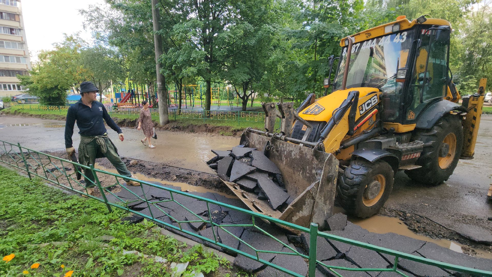 комплексное благоустройство двора, Лобня, Снятие асфальта ,  установка бордюров,