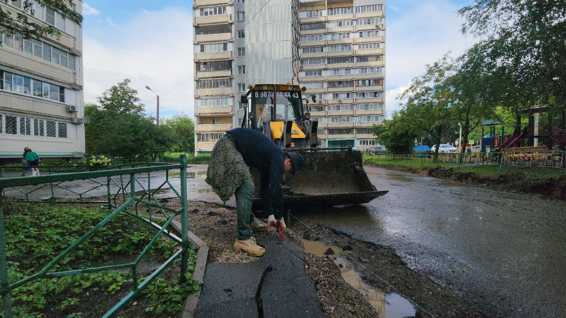 комплексное благоустройство двора, Лобня, Снятие асфальта ,  установка бордюров,