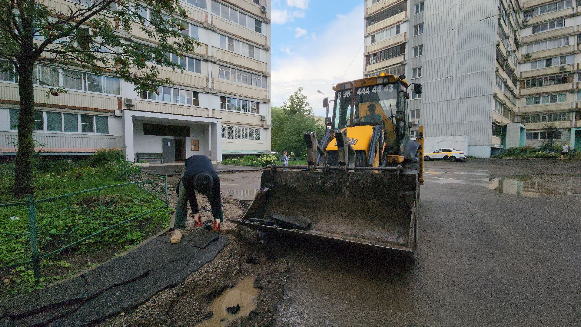 комплексное благоустройство двора, Лобня, Снятие асфальта ,  установка бордюров,