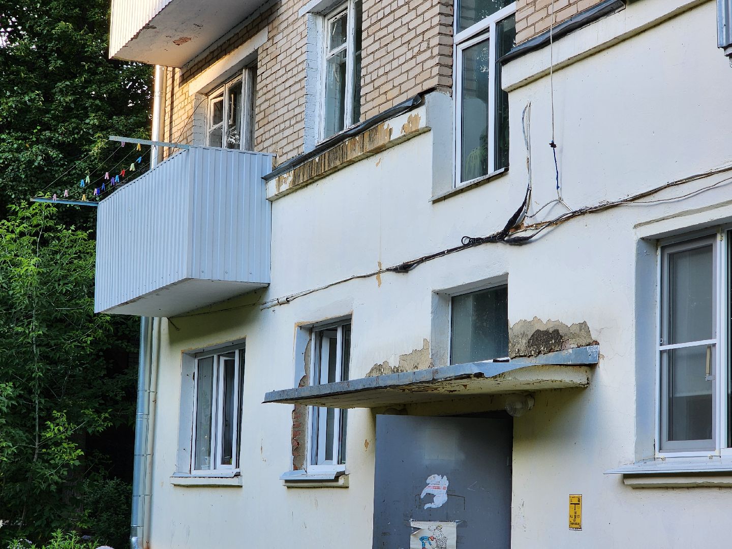 чехов, село новый быт, выездная администрация, встреча с жителями, обращения граждан, улица нати 4, ремонт фасада, ремонт фронтонов, капремонт кровли, текущий ремонт, депутат анатолий чугаев,