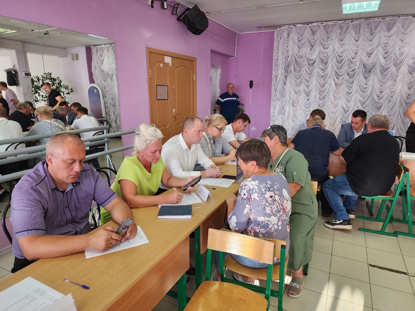 чехов, село новый быт, выездная администрация, встреча с жителями, обращения граждан, улица нати 4, ремонт фасада, ремонт фронтонов, капремонт кровли, текущий ремонт, депутат анатолий чугаев,