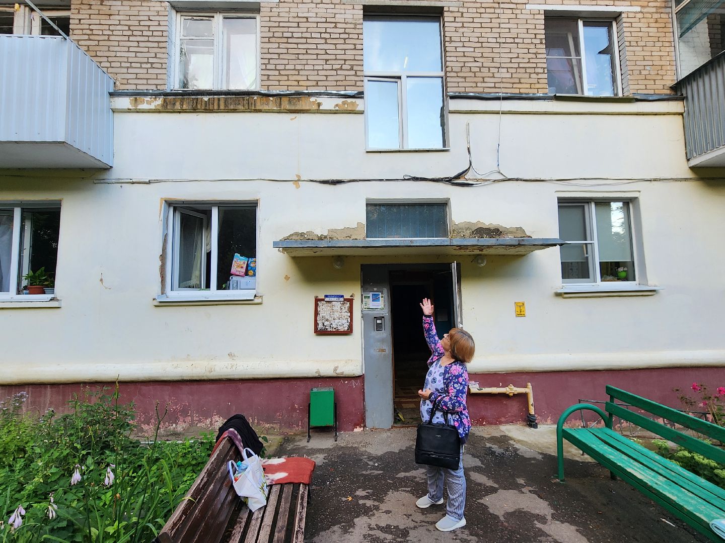 чехов, село новый быт, выездная администрация, встреча с жителями, обращения граждан, улица нати 4, ремонт фасада, ремонт фронтонов, капремонт кровли, текущий ремонт, депутат анатолий чугаев,