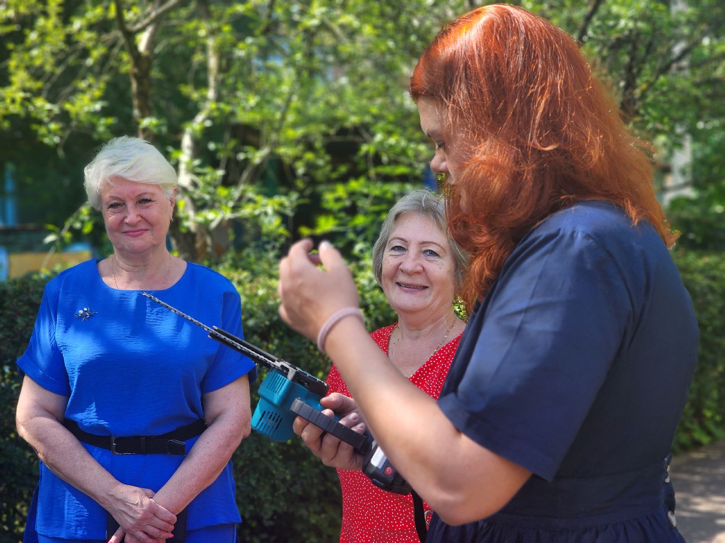 дубна,молодая гвардия, санитарная обрезка кустов, санитарная стрижка, школа 9,детский сад,