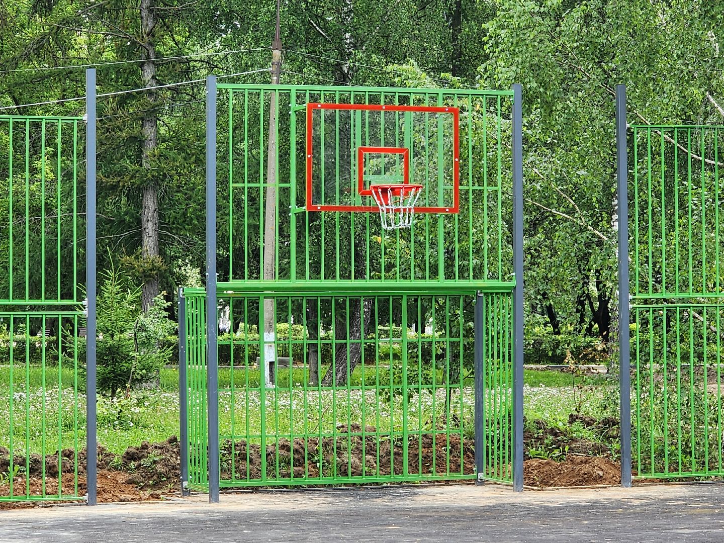 чехов, улица чехова, дк дружба,  детская игровая площадка, спортивный комплекс, тренажеры, воркаут, строительство, благоустройство, модернизация, подготовка основания, госпрограмма московской области, программа наше подмосковье, формирование комфортной городской среды, поле для мини-футбола и баскетбола,