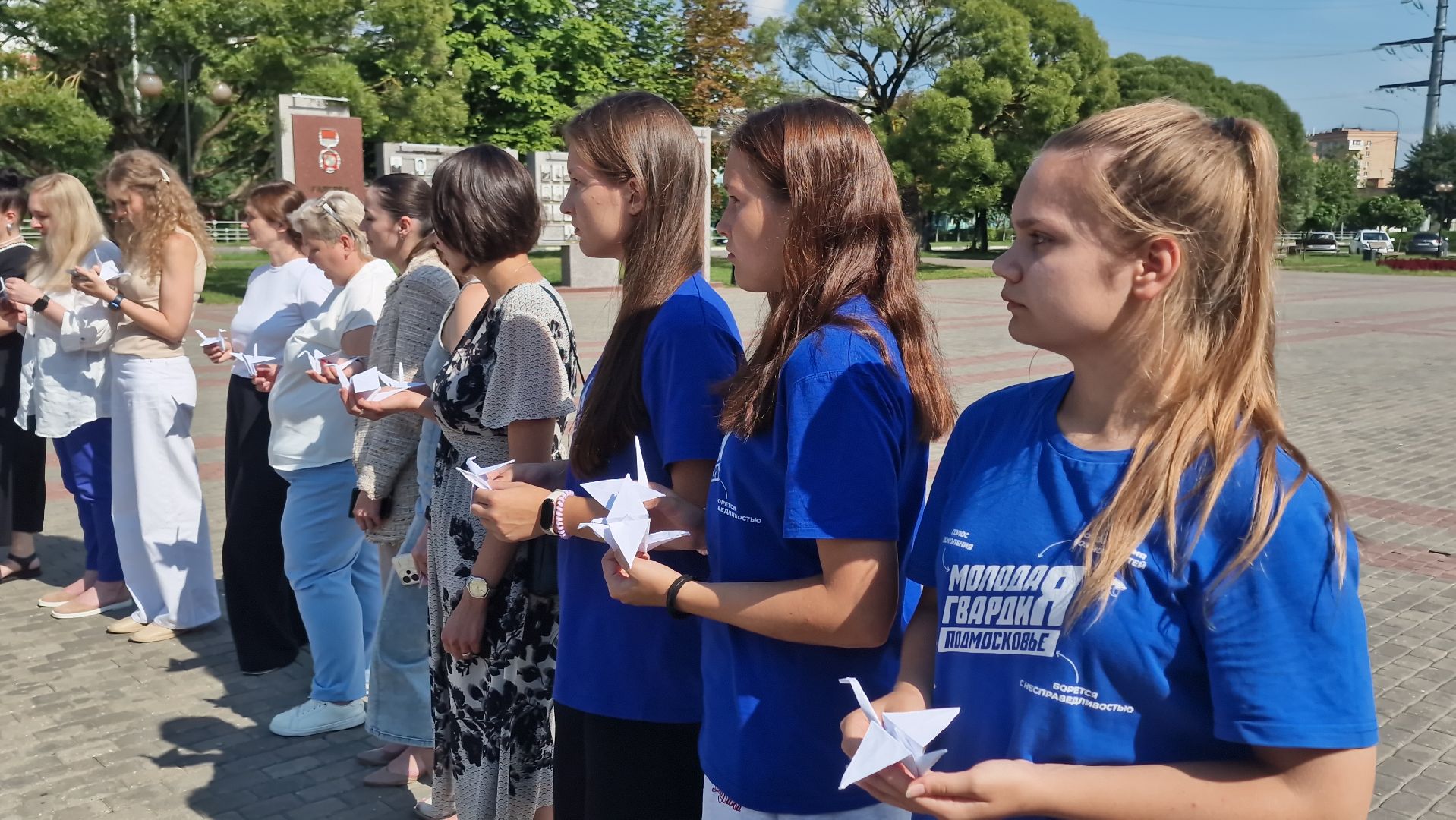 серпухов, площадь славы, бумажные журавли, серпуховские молодогвардейцы,