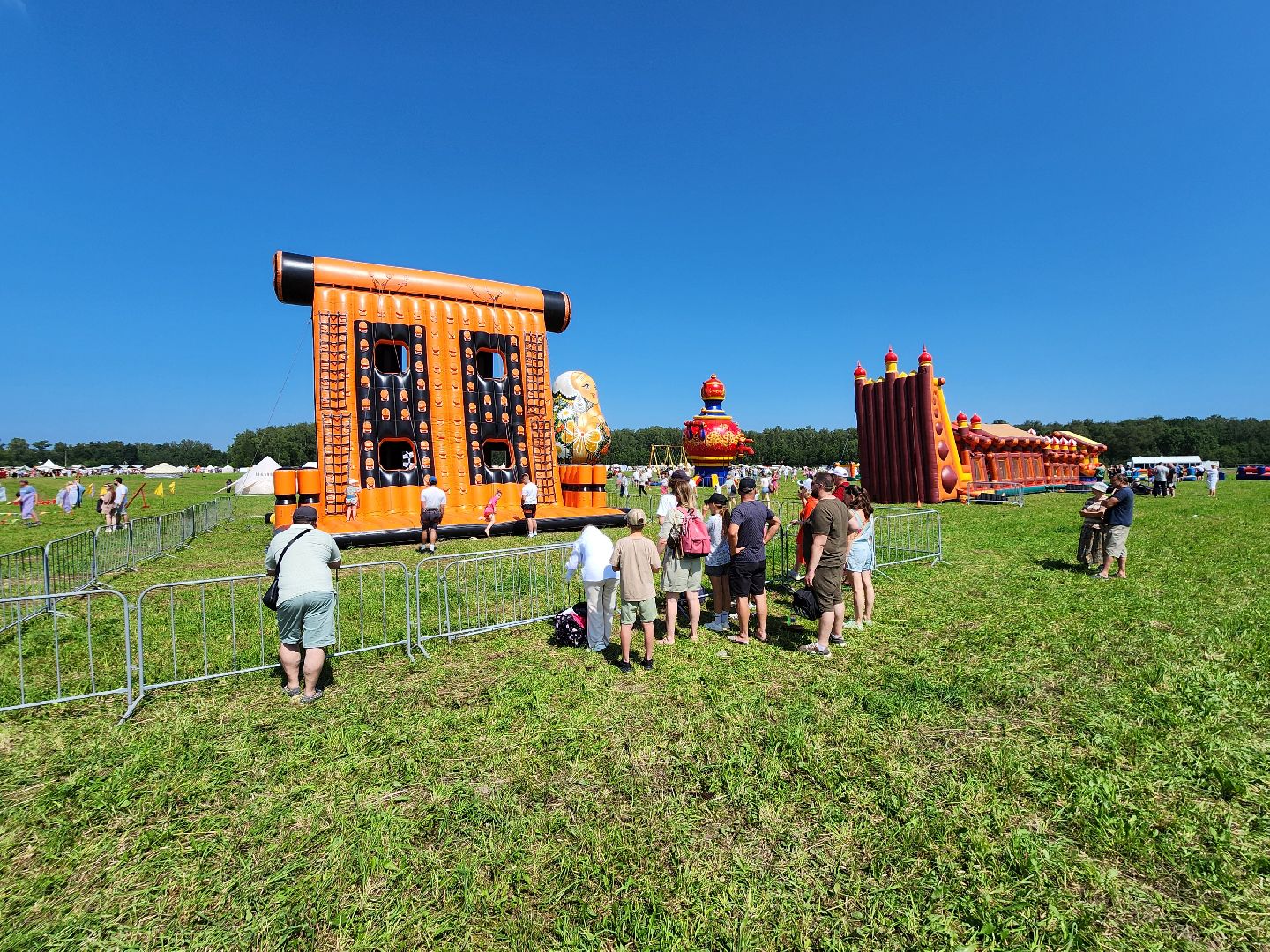 чехов, село молоди, фестиваль гуляй город, мастер классы, искусства и ремесла, исторический тир, народная кухня,народные игры, народные забавы, концерт, песни и танцы, фольклорные коллективы, аттракционы, надувные горки, карусели, батуты, торговые ряды, ярмарка, реконструкция молодинской битвы,квесты конкурсы викторины,