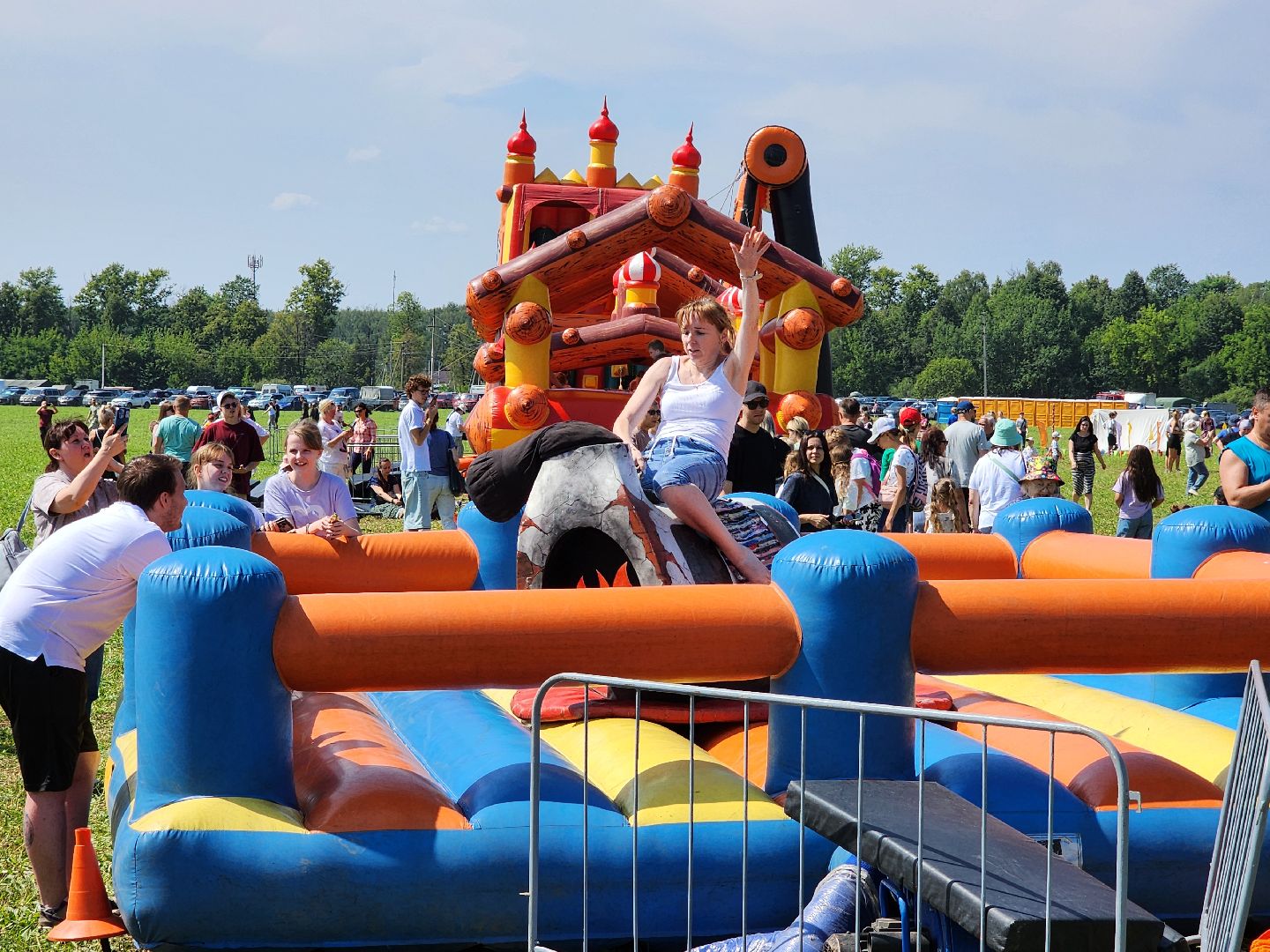 чехов, село молоди, фестиваль гуляй город, мастер классы, искусства и ремесла, исторический тир, народная кухня,народные игры, народные забавы, концерт, песни и танцы, фольклорные коллективы, аттракционы, надувные горки, карусели, батуты, торговые ряды, ярмарка, реконструкция молодинской битвы,квесты конкурсы викторины,
