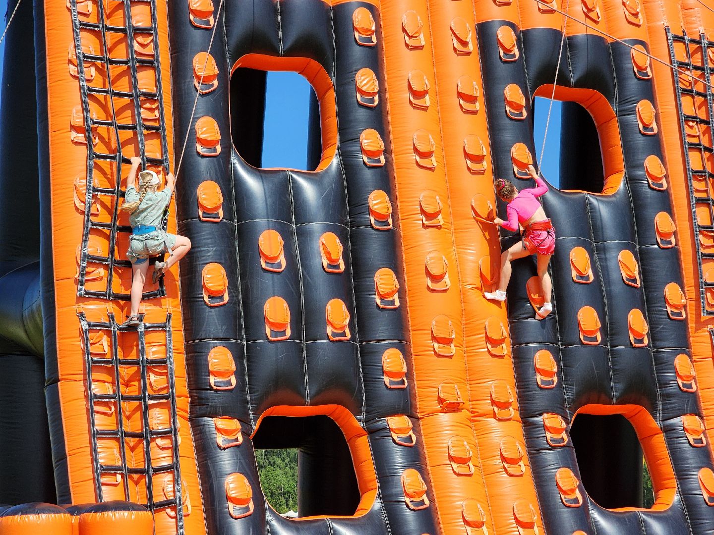 чехов, село молоди, фестиваль гуляй город, мастер классы, искусства и ремесла, исторический тир, народная кухня,народные игры, народные забавы, концерт, песни и танцы, фольклорные коллективы, аттракционы, надувные горки, карусели, батуты, торговые ряды, ярмарка, реконструкция молодинской битвы,квесты конкурсы викторины,