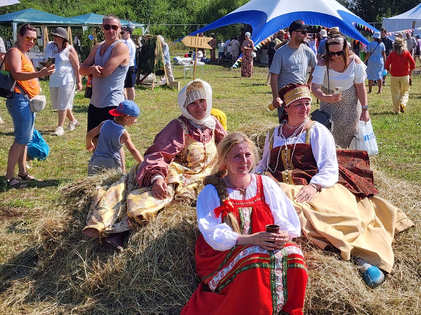 чехов, село молоди, фестиваль гуляй город, мастер классы, плетение, рисование, резьба по дереву, кузнечное дело, лепка из глины, валяние шерсти, народная кухня, стрельба из лука, исторический тир, поделки из глины и бересты, вышивание, народные игры и забавы, квесты и конкурсы,