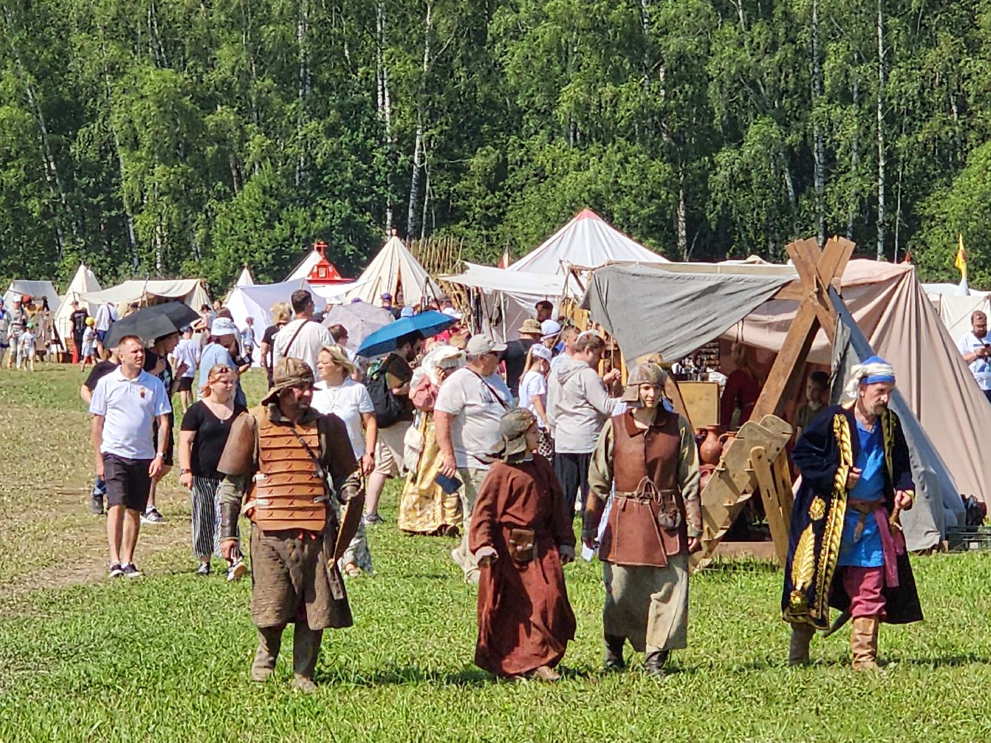 чехов, село молоди, фестиваль гуляй город, мастер классы, плетение, рисование, резьба по дереву, кузнечное дело, лепка из глины, валяние шерсти, народная кухня, стрельба из лука, исторический тир, поделки из глины и бересты, вышивание, народные игры и забавы, квесты и конкурсы,