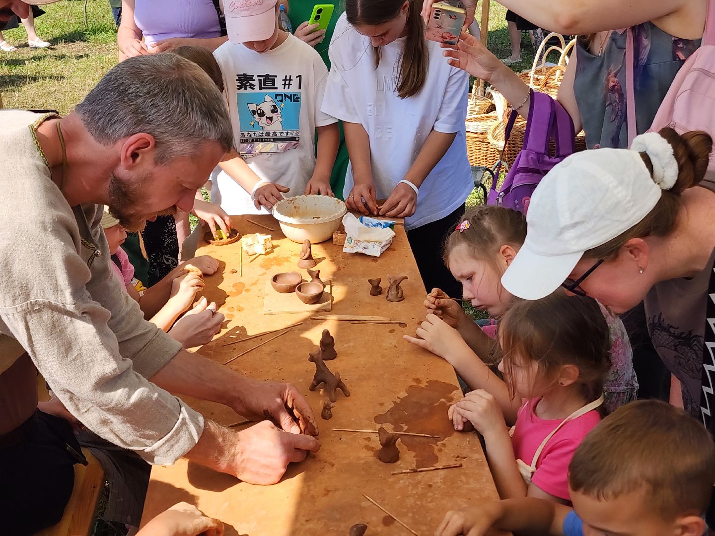 чехов, село молоди, фестиваль гуляй город, мастер классы, плетение, рисование, резьба по дереву, кузнечное дело, лепка из глины, валяние шерсти, народная кухня, стрельба из лука, исторический тир, поделки из глины и бересты, вышивание, народные игры и забавы, квесты и конкурсы,