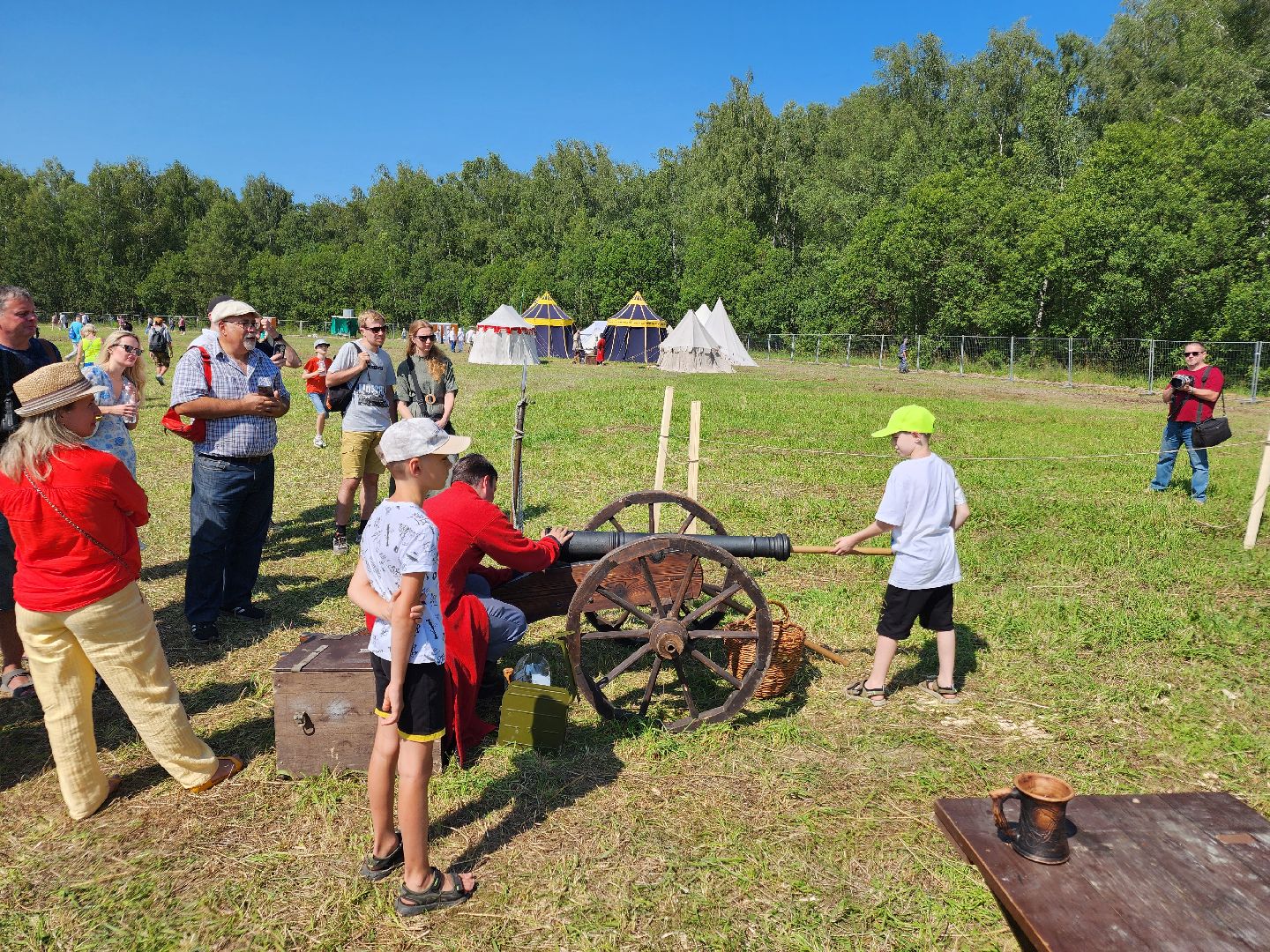 чехов, село молоди, фестиваль гуляй город, мастер классы, плетение, рисование, резьба по дереву, кузнечное дело, лепка из глины, валяние шерсти, народная кухня, стрельба из лука, исторический тир, поделки из глины и бересты, вышивание, народные игры и забавы, квесты и конкурсы,
