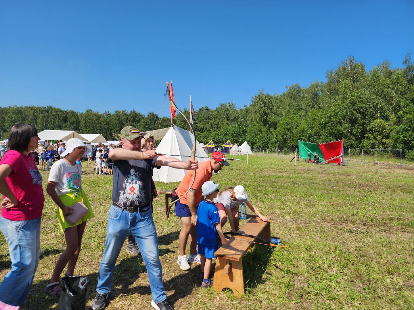 чехов, село молоди, фестиваль гуляй город, мастер классы, плетение, рисование, резьба по дереву, кузнечное дело, лепка из глины, валяние шерсти, народная кухня, стрельба из лука, исторический тир, поделки из глины и бересты, вышивание, народные игры и забавы, квесты и конкурсы,
