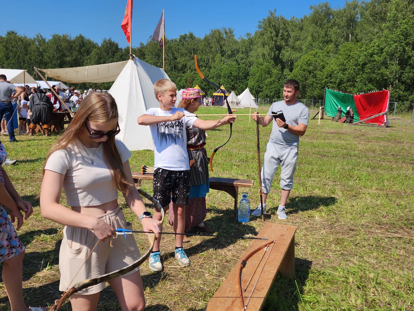 чехов, село молоди, фестиваль гуляй город, мастер классы, плетение, рисование, резьба по дереву, кузнечное дело, лепка из глины, валяние шерсти, народная кухня, стрельба из лука, исторический тир, поделки из глины и бересты, вышивание, народные игры и забавы, квесты и конкурсы,