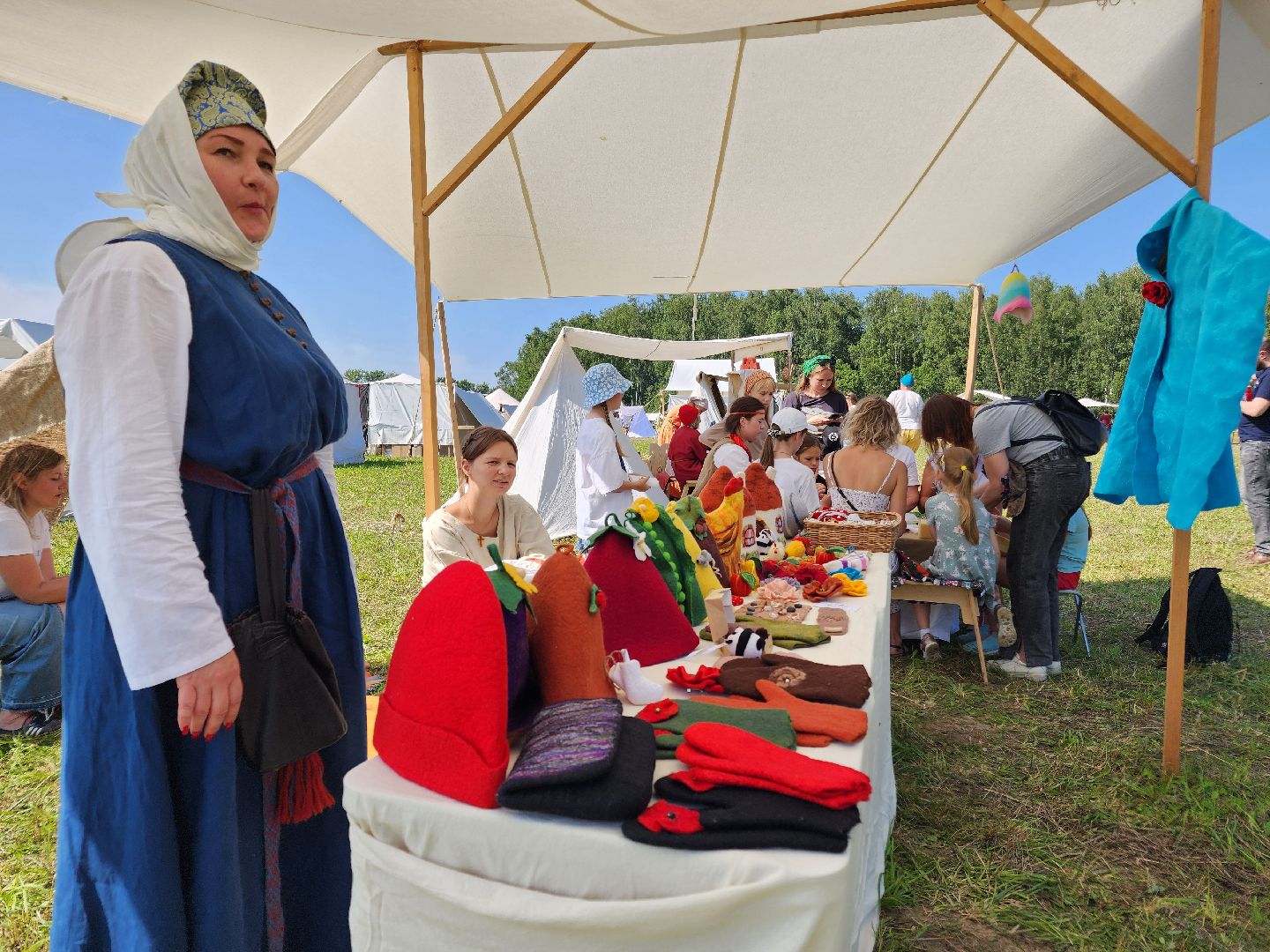 чехов, село молоди, фестиваль гуляй город, мастер классы, плетение, рисование, резьба по дереву, кузнечное дело, лепка из глины, валяние шерсти, народная кухня, стрельба из лука, исторический тир, поделки из глины и бересты, вышивание, народные игры и забавы, квесты и конкурсы,