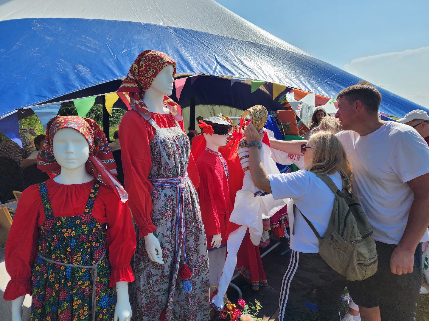 чехов, село молоди, фестиваль гуляй город, мастер классы, плетение, рисование, резьба по дереву, кузнечное дело, лепка из глины, валяние шерсти, народная кухня, стрельба из лука, исторический тир, поделки из глины и бересты, вышивание, народные игры и забавы, квесты и конкурсы,