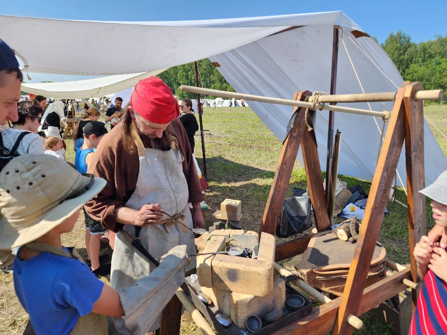 чехов, село молоди, фестиваль гуляй город, мастер классы, плетение, рисование, резьба по дереву, кузнечное дело, лепка из глины, валяние шерсти, народная кухня, стрельба из лука, исторический тир, поделки из глины и бересты, вышивание, народные игры и забавы, квесты и конкурсы,