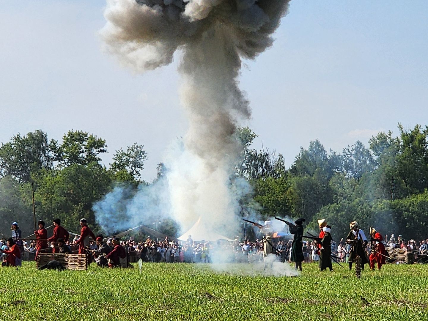 чехов, село молоди, фестиваль гуляй город, молодинская битва, реконструкция сражения, военно-исторические клубы, парад, кулачный бой, конница, пехота, артиллерия,