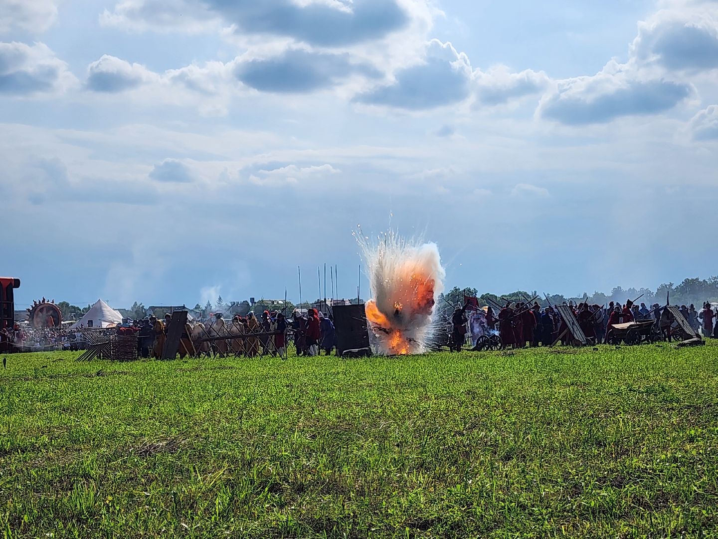 чехов, село молоди, фестиваль гуляй город, молодинская битва, реконструкция сражения, военно-исторические клубы, парад, кулачный бой, конница, пехота, артиллерия,