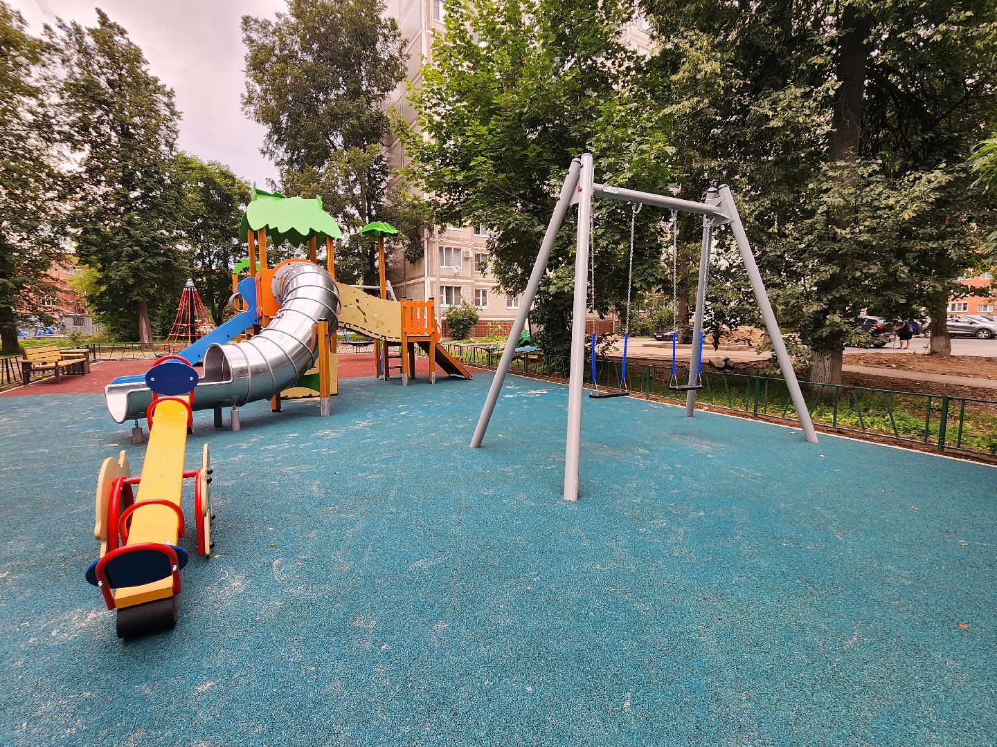 чехов, улица дружбы, благоустройство двора,   новая детская площадка, ремонт детской площадки, тренажерный комплекс, зоны отдыха, парковки, пешеходные дорожки, ремонт тротуаров, госпрограмма московской области, формирование комфортной городской среды,