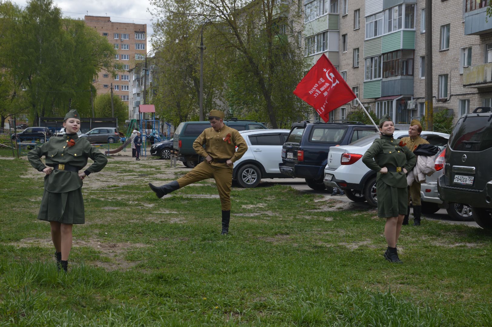 Шатура, чествование ветеранов ВОВ, концерт под окнами.