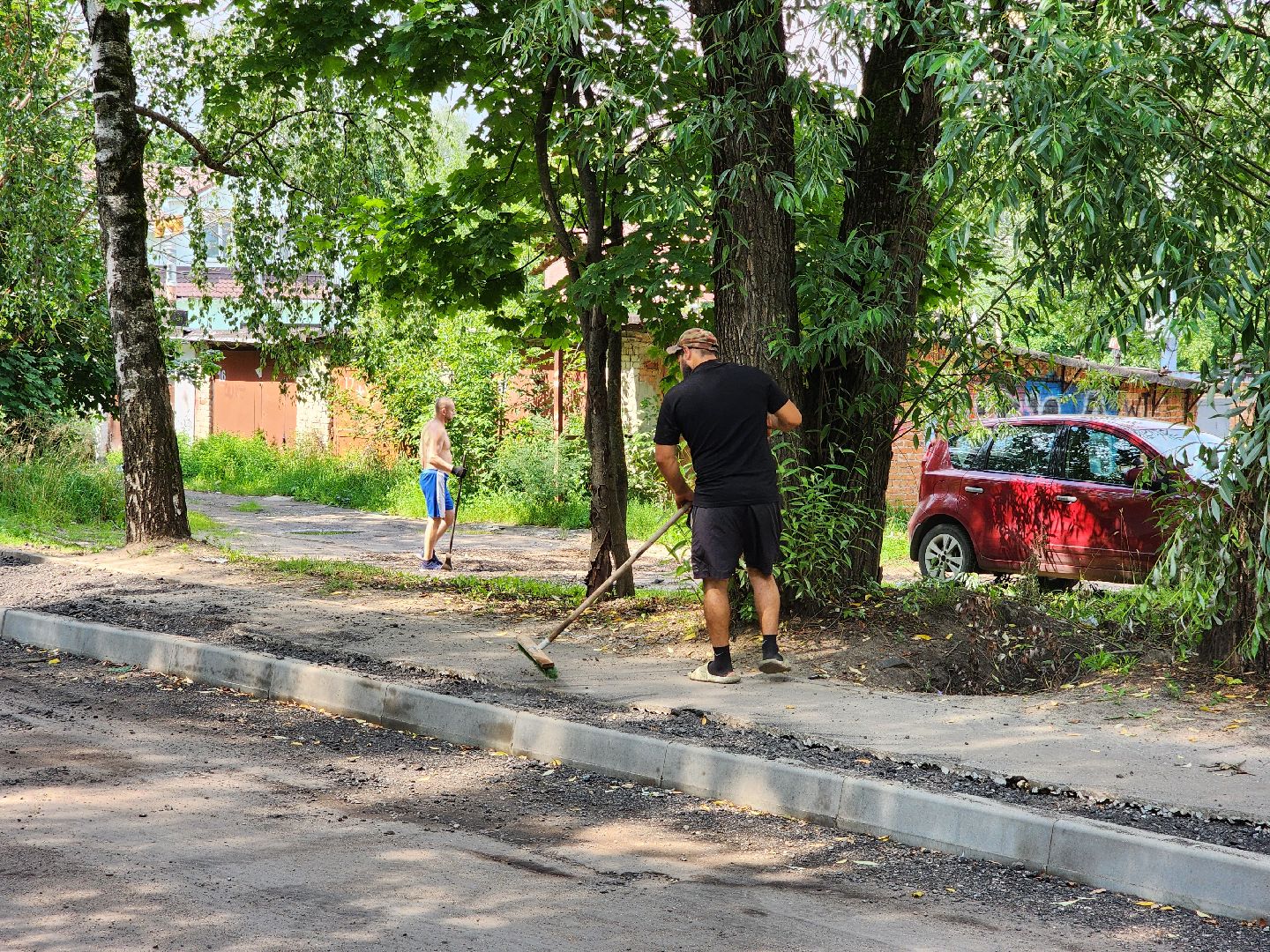 чехов, улица ильича, дорожный ремонт, замена покрытия, установка бордюров, ремонт тротуаров и съездов, капремонт дороги, госпрограмма московской области, развитие дорожного комплекса, парковочные карманы,