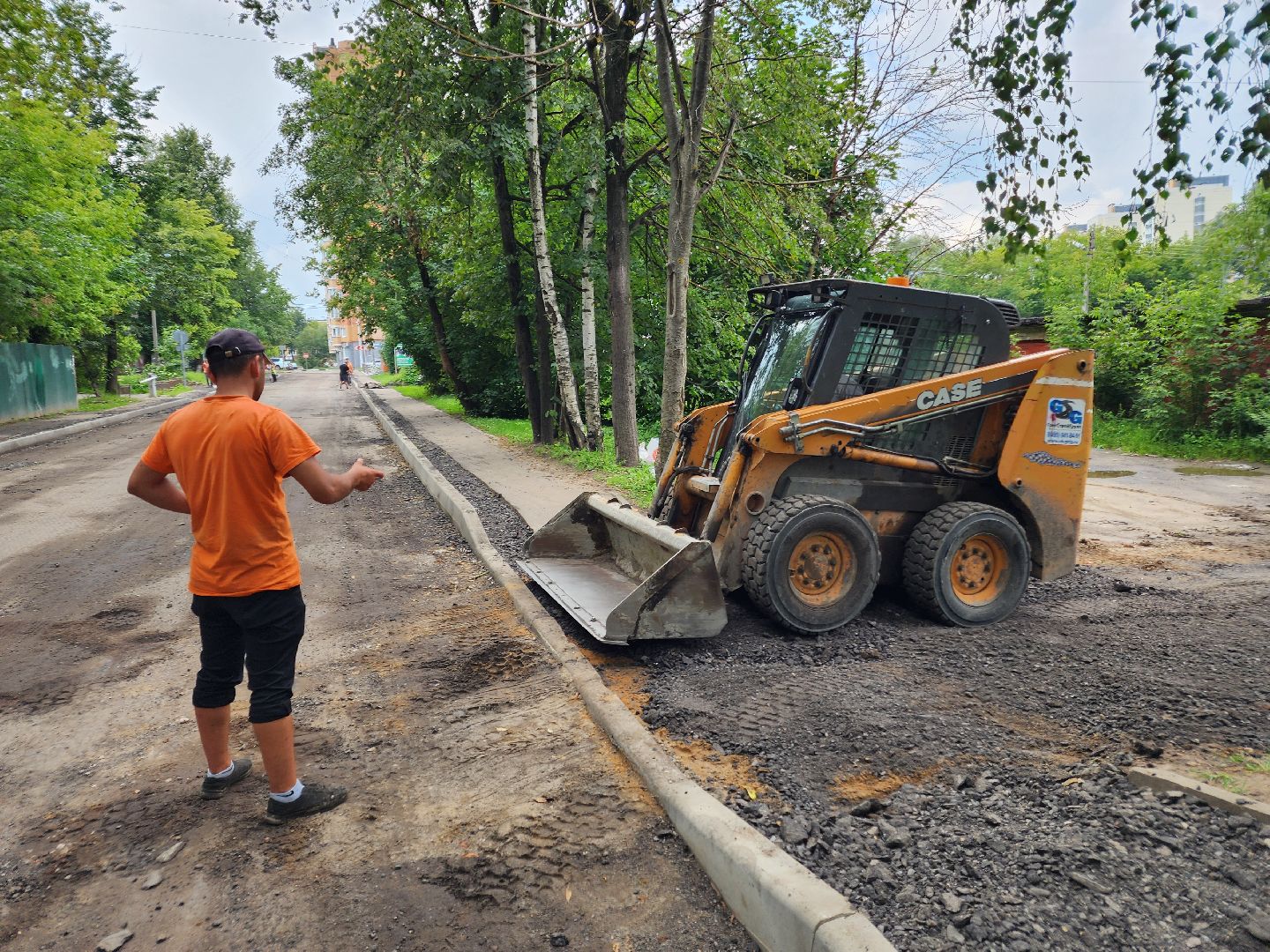 чехов, улица ильича, дорожный ремонт, замена покрытия, установка бордюров, ремонт тротуаров и съездов, капремонт дороги, госпрограмма московской области, развитие дорожного комплекса, парковочные карманы,