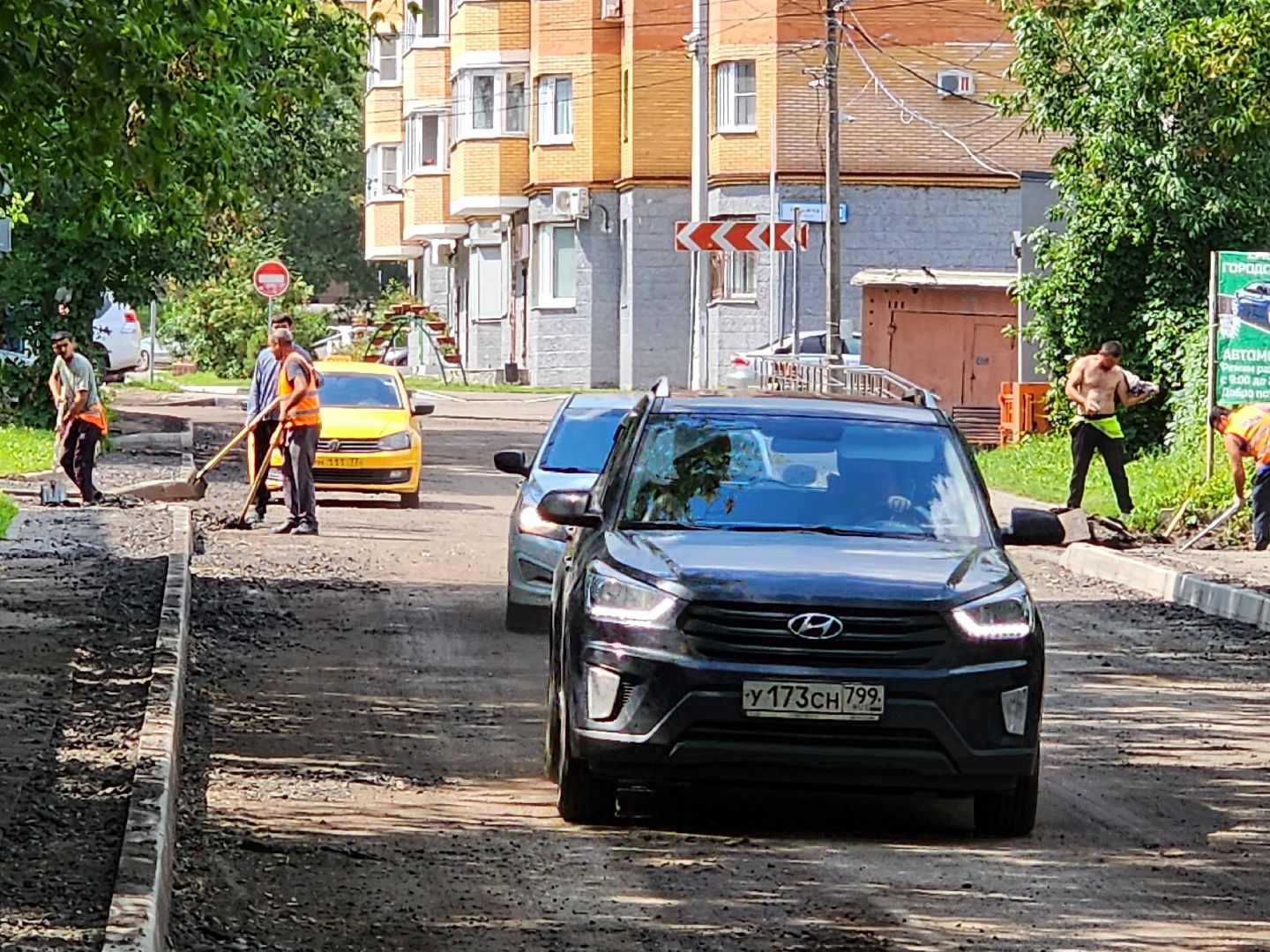 чехов, улица ильича, дорожный ремонт, замена покрытия, установка бордюров, ремонт тротуаров и съездов, капремонт дороги, госпрограмма московской области, развитие дорожного комплекса, парковочные карманы,