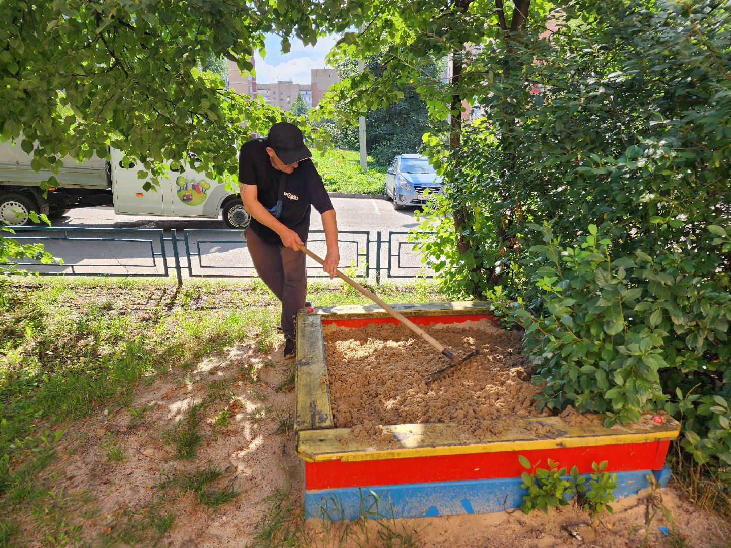 чехов, улица чехова 4, детская площадка, восстановление покрытия, благоустройство, уборка мусора, покос травы, обрезка веток, обращения жителей, портал добродел, мбу чеховское благоустройство,