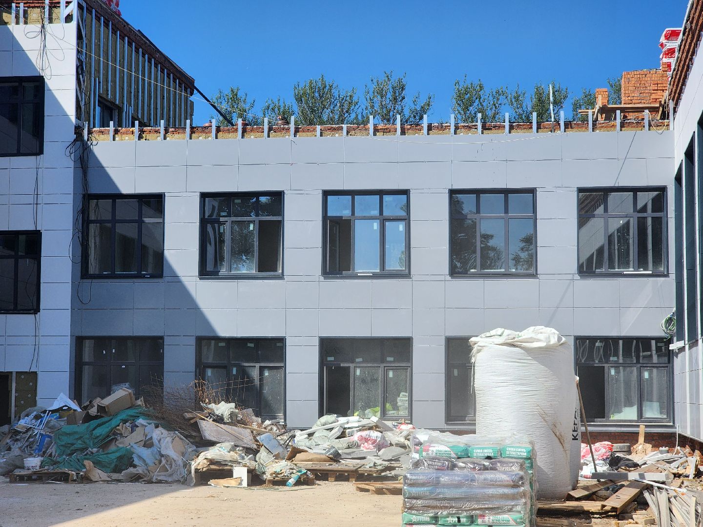 школа 8 пересвет, капитальный  ремонт, средняя школа 8, 1 сентября, замена инженерных сетей, замена кровли, утепление фасада, спортплощадка,