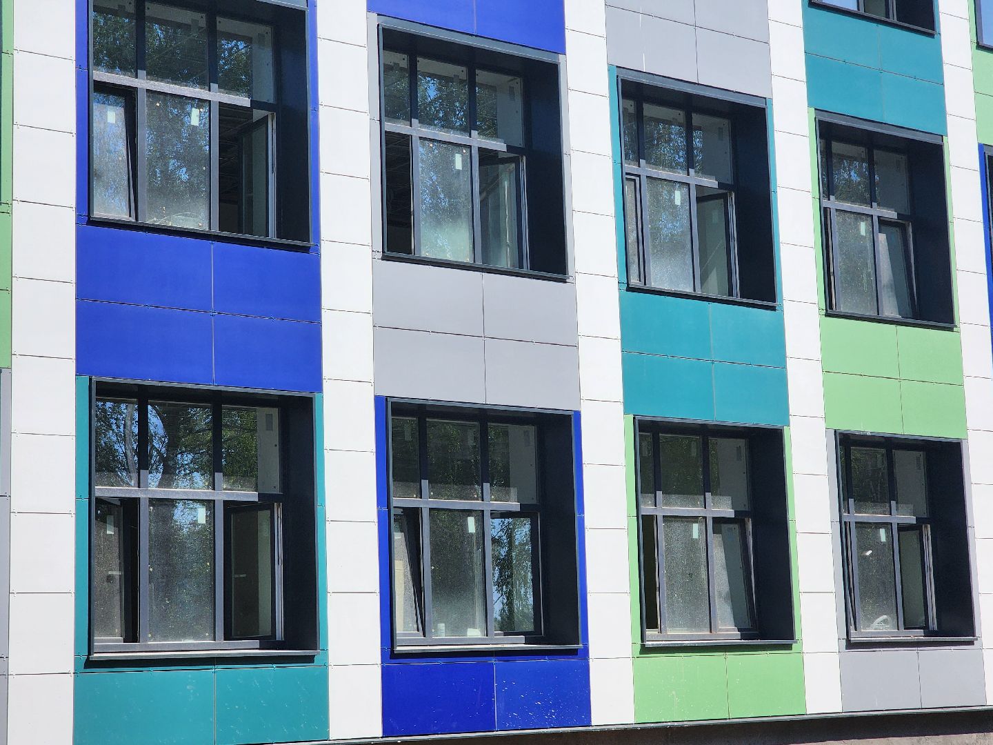 школа 8 пересвет, капитальный  ремонт, средняя школа 8, 1 сентября, замена инженерных сетей, замена кровли, утепление фасада, спортплощадка,