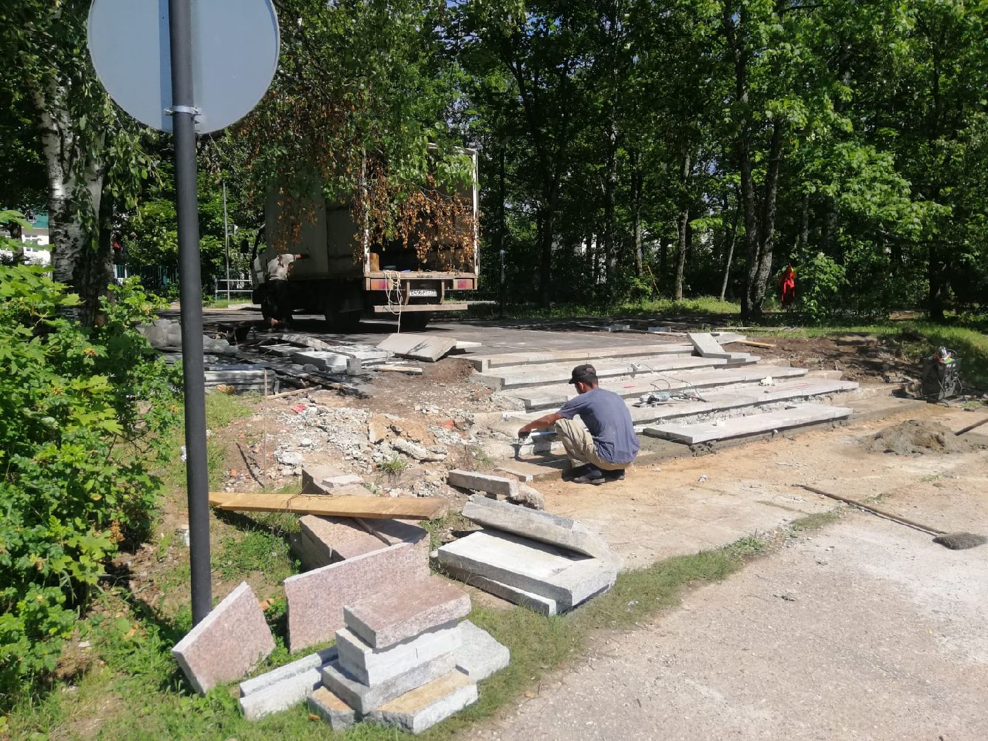 городской округ восход, благоустройство, стадион, ремонт входной группы, гранитная плитка,