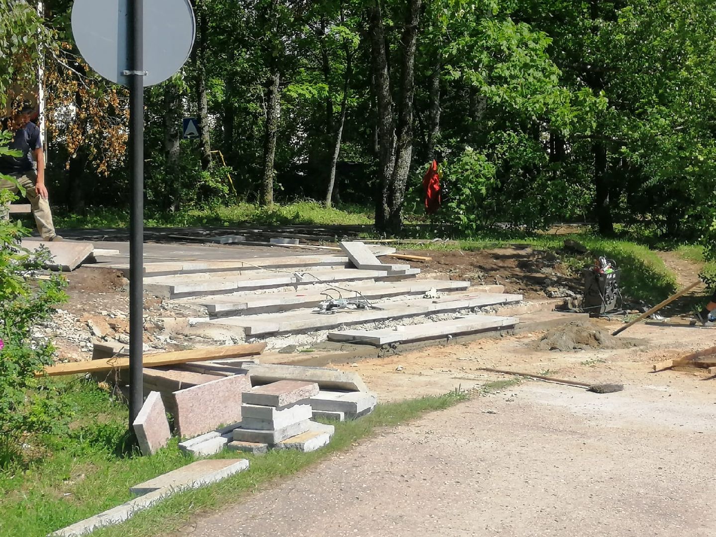 городской округ восход, благоустройство, стадион, ремонт входной группы, гранитная плитка,