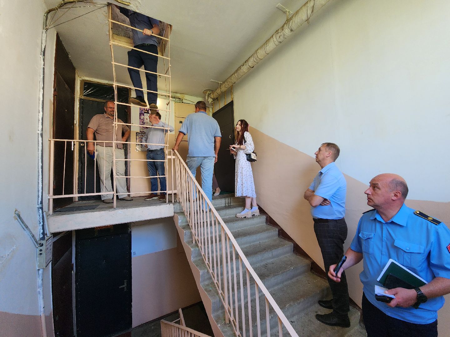 Чехов, депутат госдумы рф, александр коган, встреча с жителями, обращения жителей, переход домов в другую ук, проблемы жкх, подвалы, кровля, уборка подъездов и дворов, мбу чеховское благоустройство, госжилинспекция,