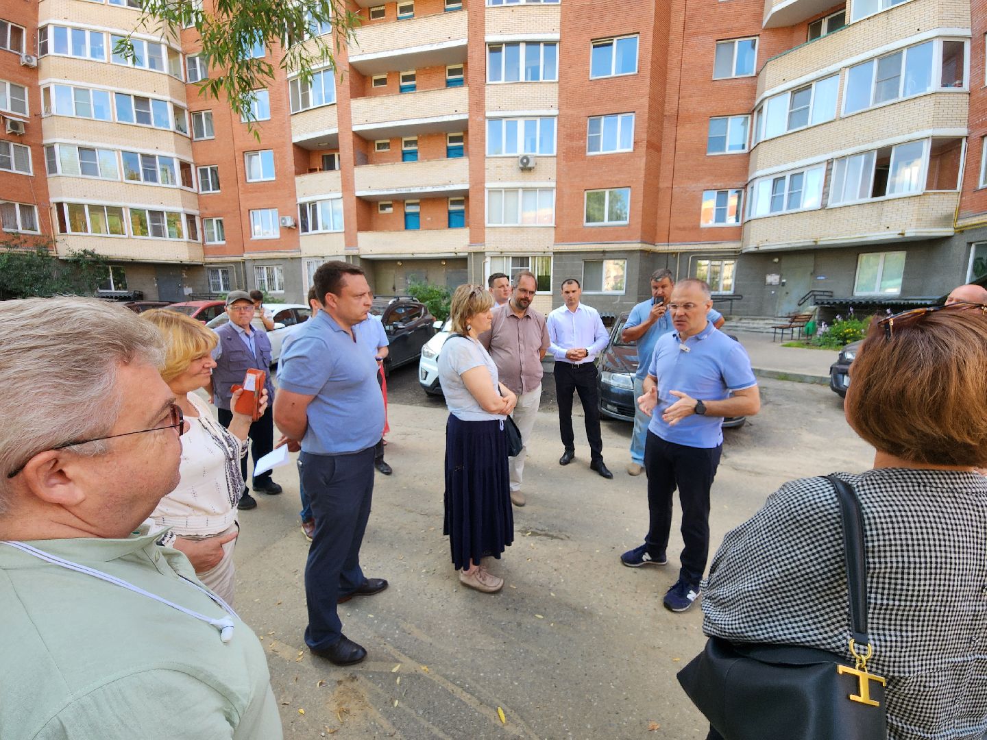 Чехов, депутат госдумы рф, александр коган, встреча с жителями, обращения жителей, переход домов в другую ук, проблемы жкх, подвалы, кровля, уборка подъездов и дворов, мбу чеховское благоустройство, госжилинспекция,