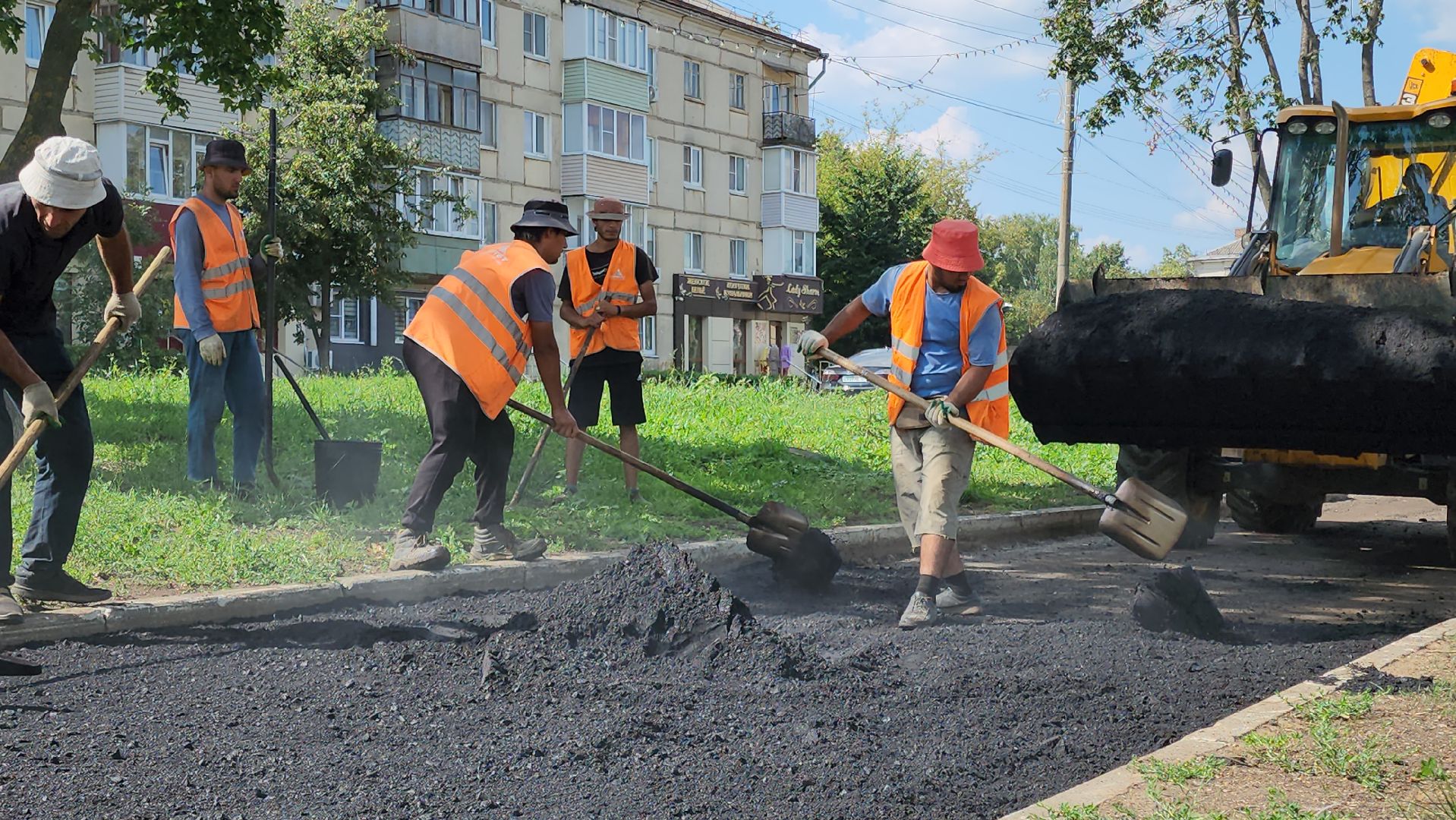 кашира, благоустройство, тротуар, асфальтирование, пешеходная зона, сквер, ремонт теплотрассы,