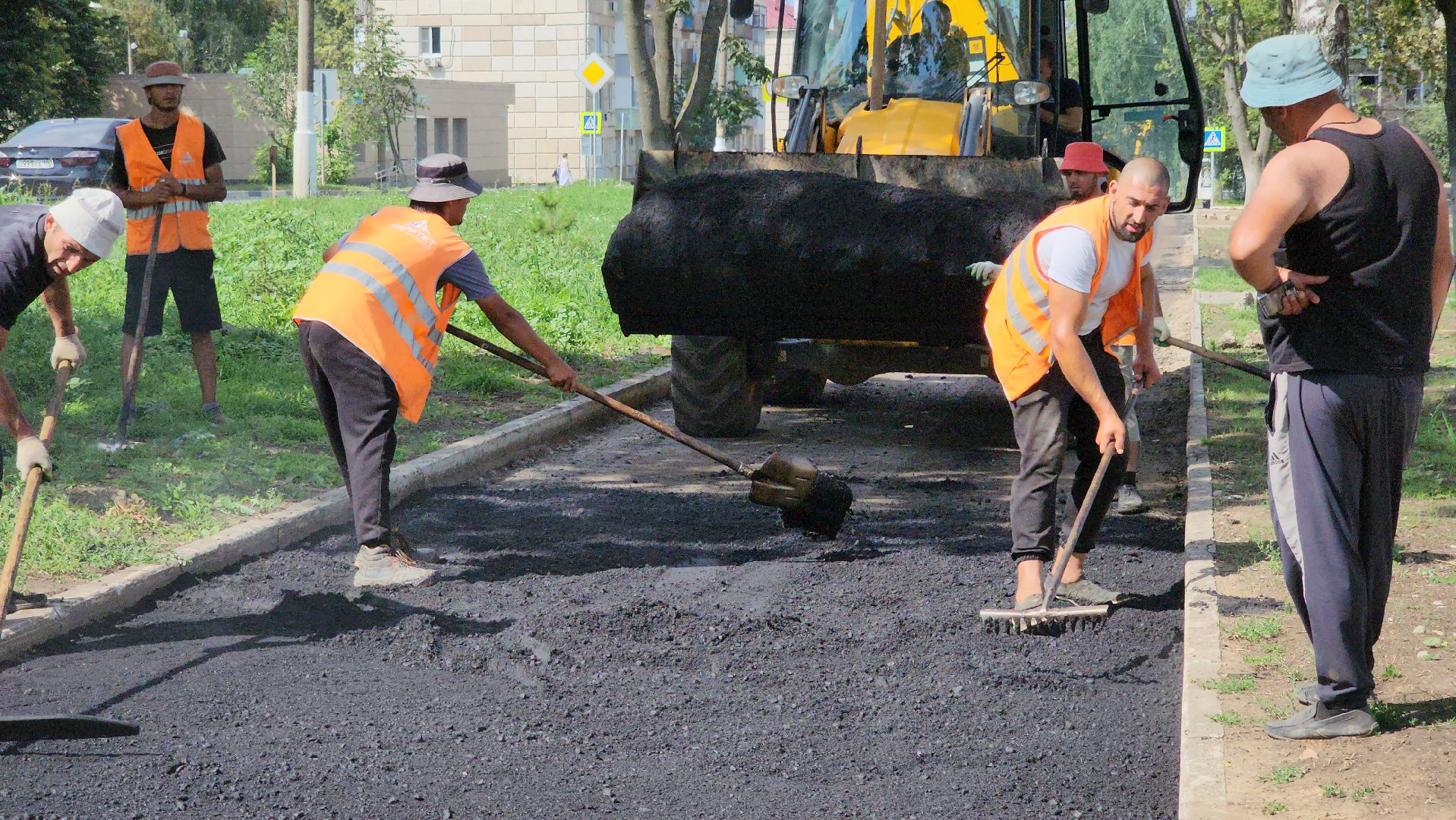 кашира, благоустройство, тротуар, асфальтирование, пешеходная зона, сквер, ремонт теплотрассы,
