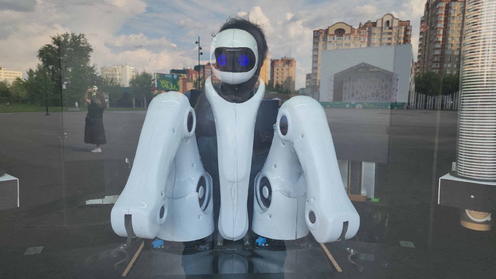 долгопрудный, центральный парк, робокафе, роботы, робот-бариста, фудкорт, дети,