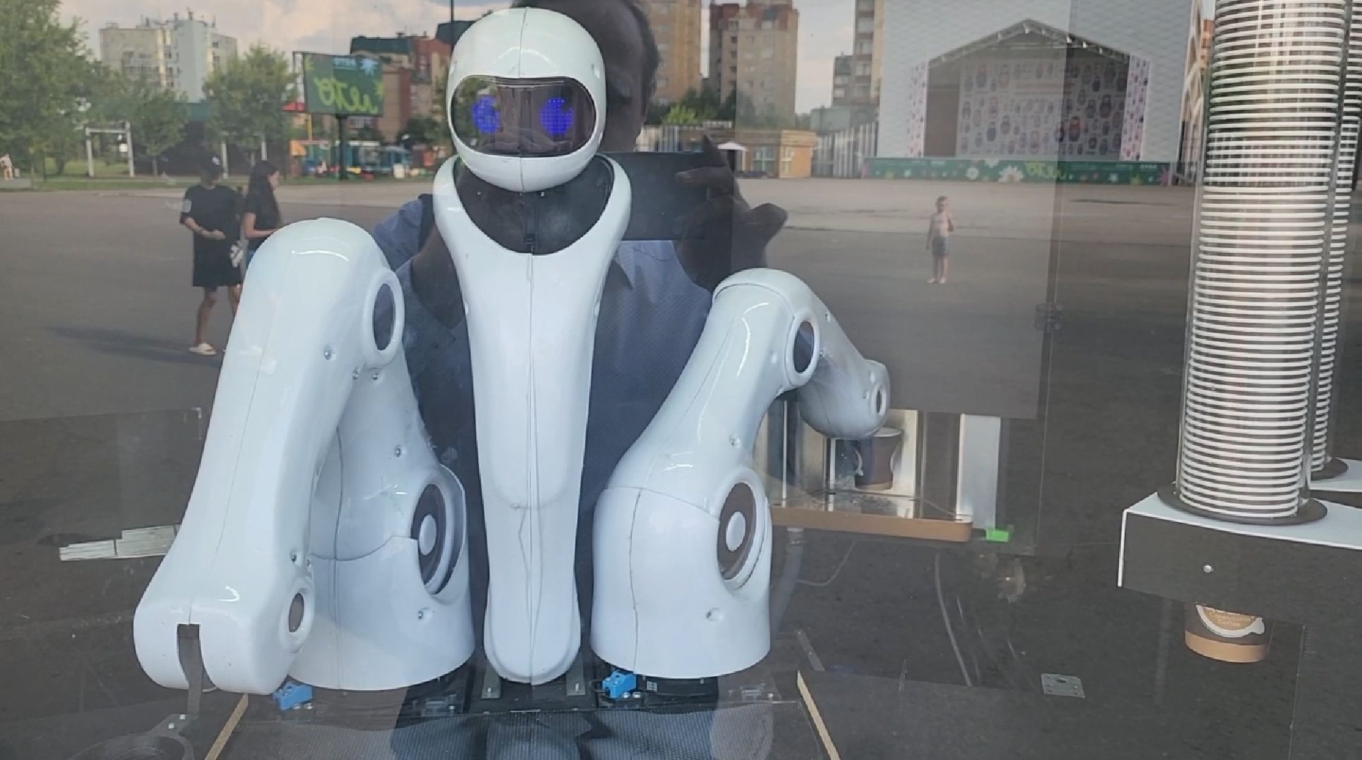 долгопрудный, центральный парк, робокафе, роботы, робот-бариста, фудкорт, дети,