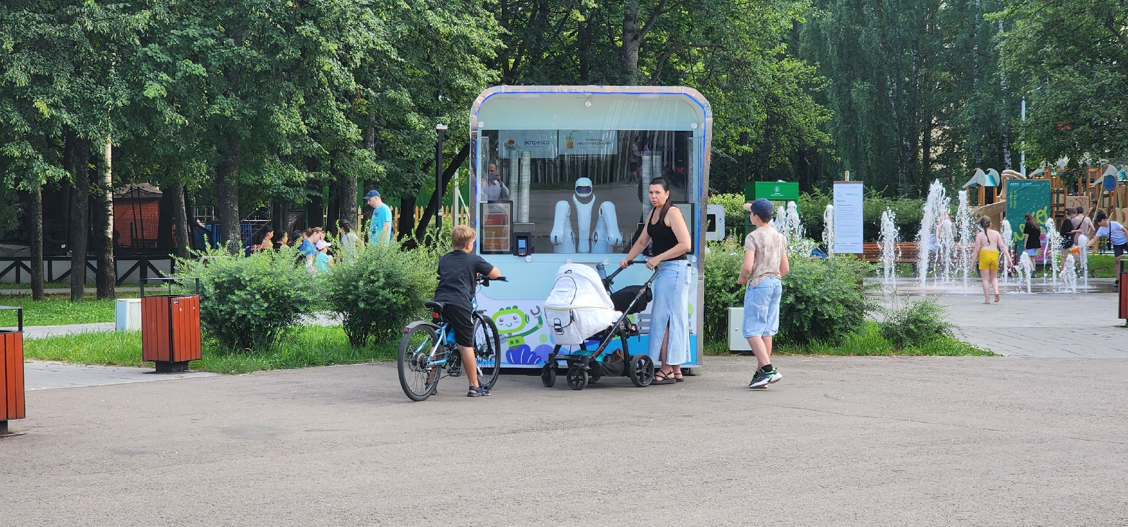 долгопрудный, центральный парк, робокафе, роботы, робот-бариста, фудкорт, дети,