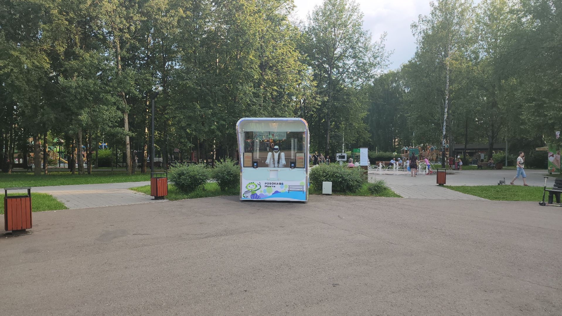 долгопрудный, центральный парк, робокафе, роботы, робот-бариста, фудкорт, дети,
