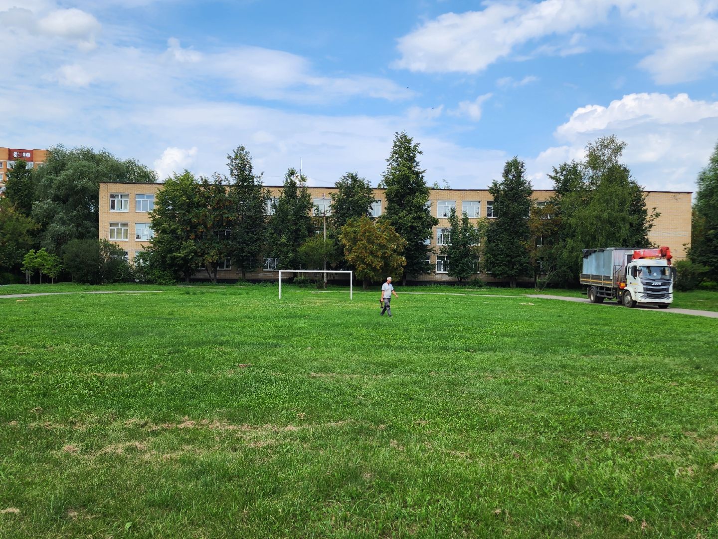 чехов,  улица чехова 8а, гимназия 2, пристройка на 550 мест, строительство, реконструкция, демонтажные работы, удаление старых конструкций, ликвидация второй смены, госпрограмма московской области,  губернатор подмосковья, согласование проекта, школьное поле, застройка, новый корпус,