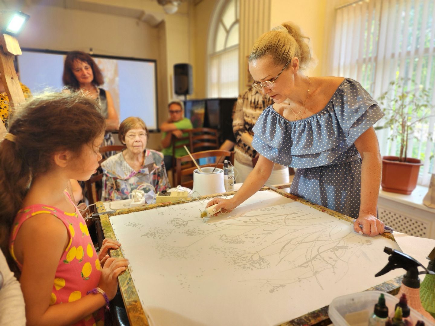 фрязино, открытие выставки, культурный центр, батик, мастер-класс,