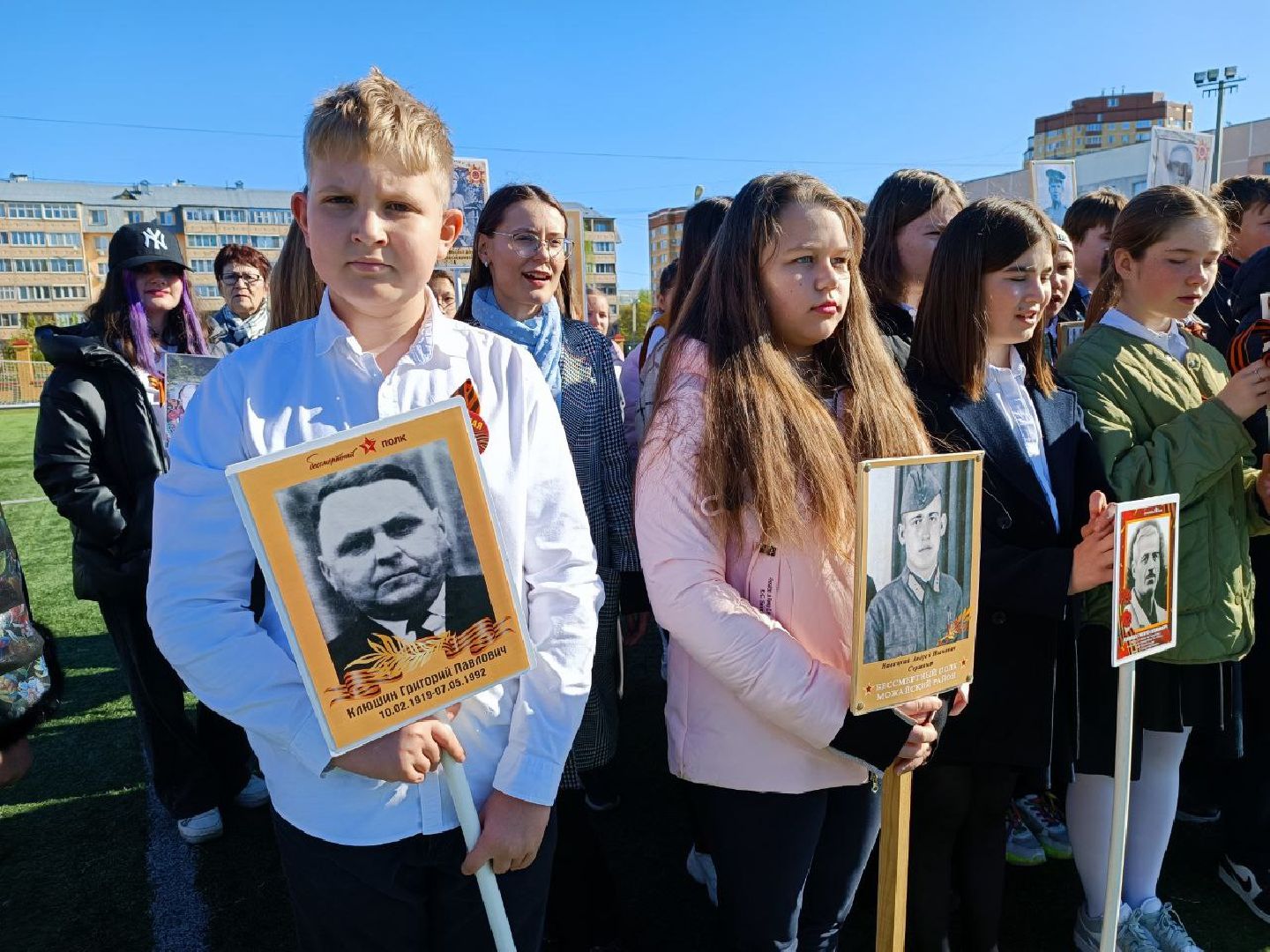 Можайск, Можайский городской округ, Подмосковье, День Победы, герой, ветеран, советский солдат, Бессмертный полк, школьники, шествие, память