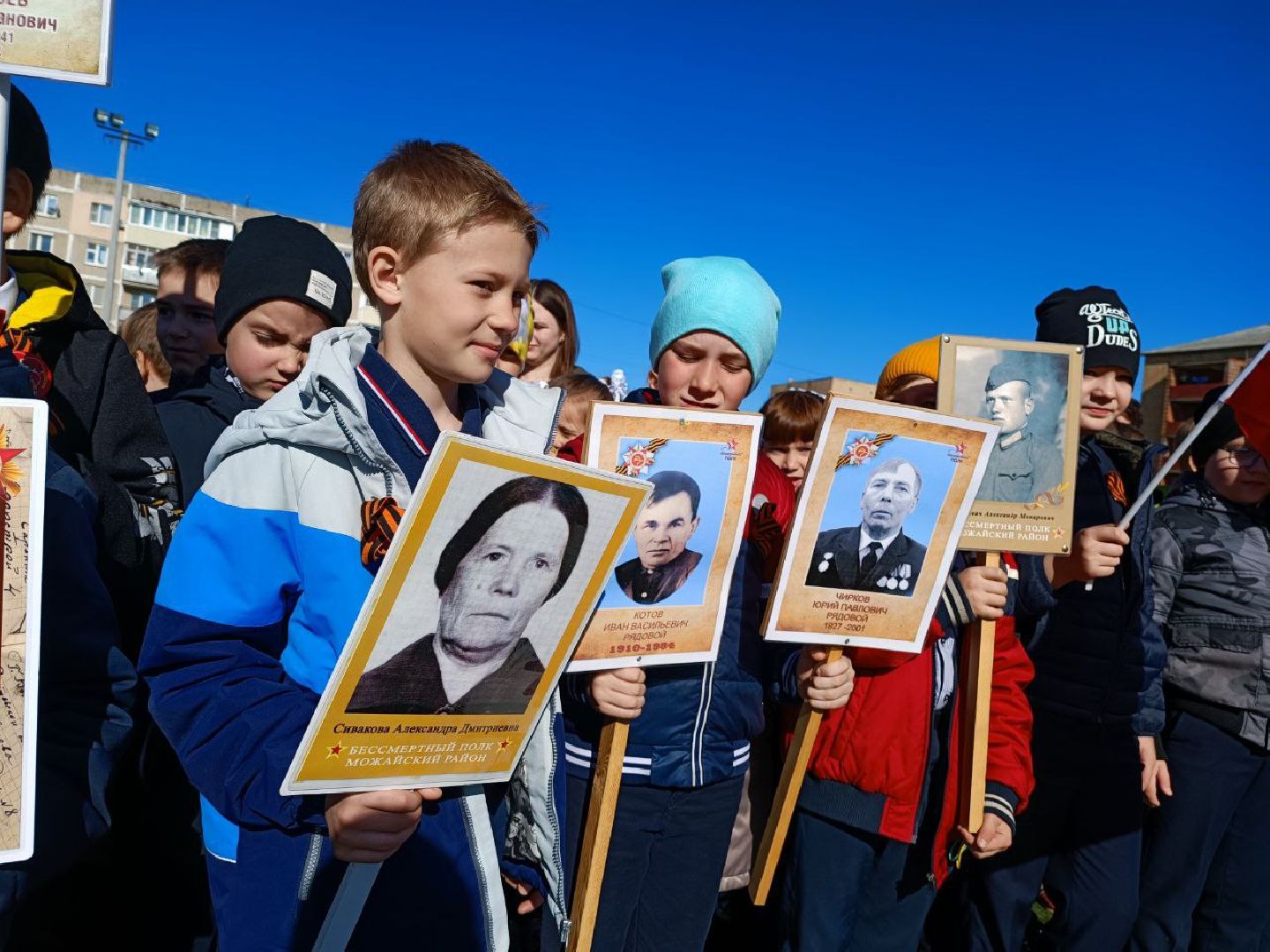Можайск, Можайский городской округ, Подмосковье, День Победы, герой, ветеран, советский солдат, Бессмертный полк, школьники, шествие, память