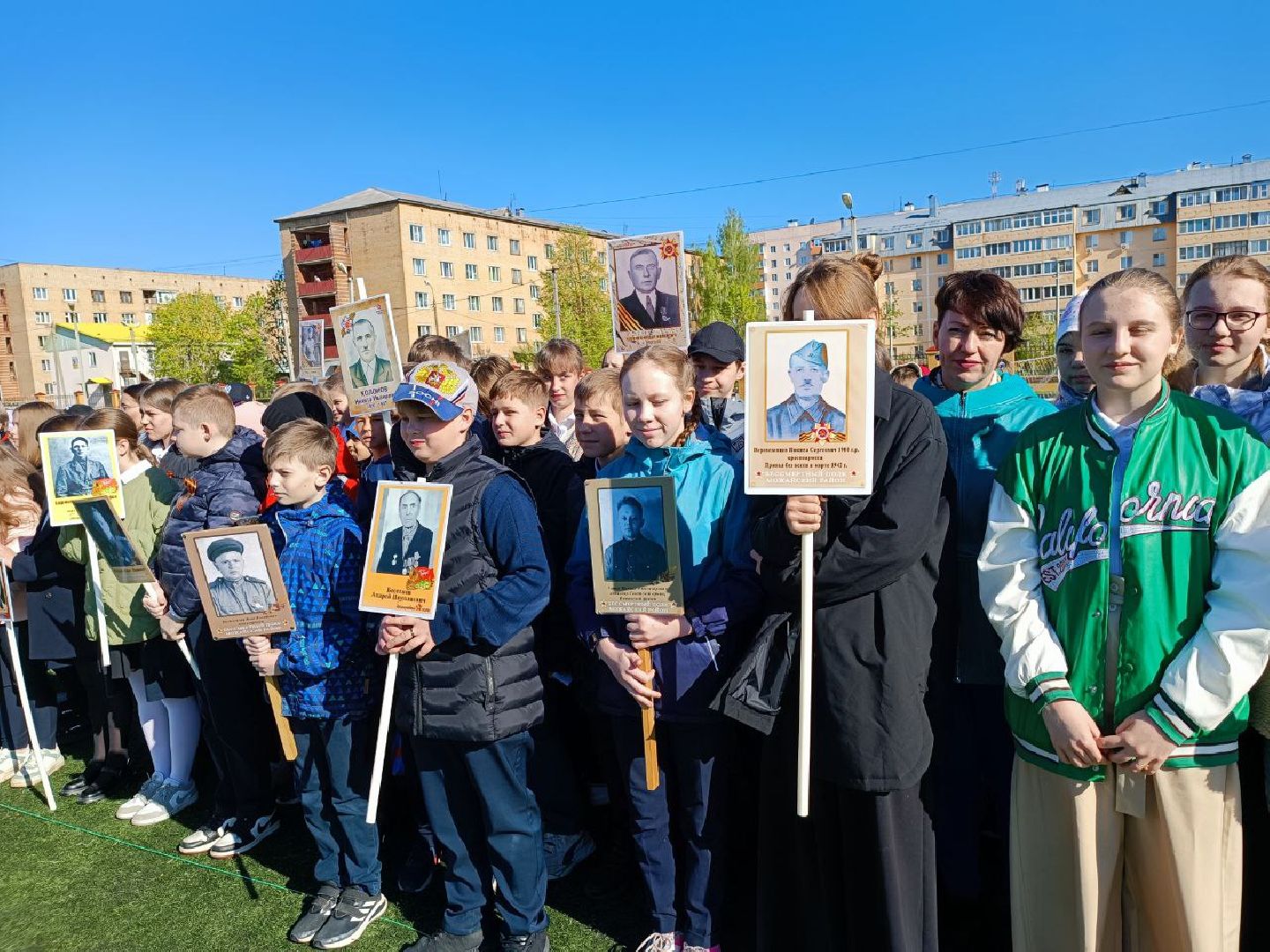 Можайск, Можайский городской округ, Подмосковье, День Победы, герой, ветеран, советский солдат, Бессмертный полк, школьники, шествие, память
