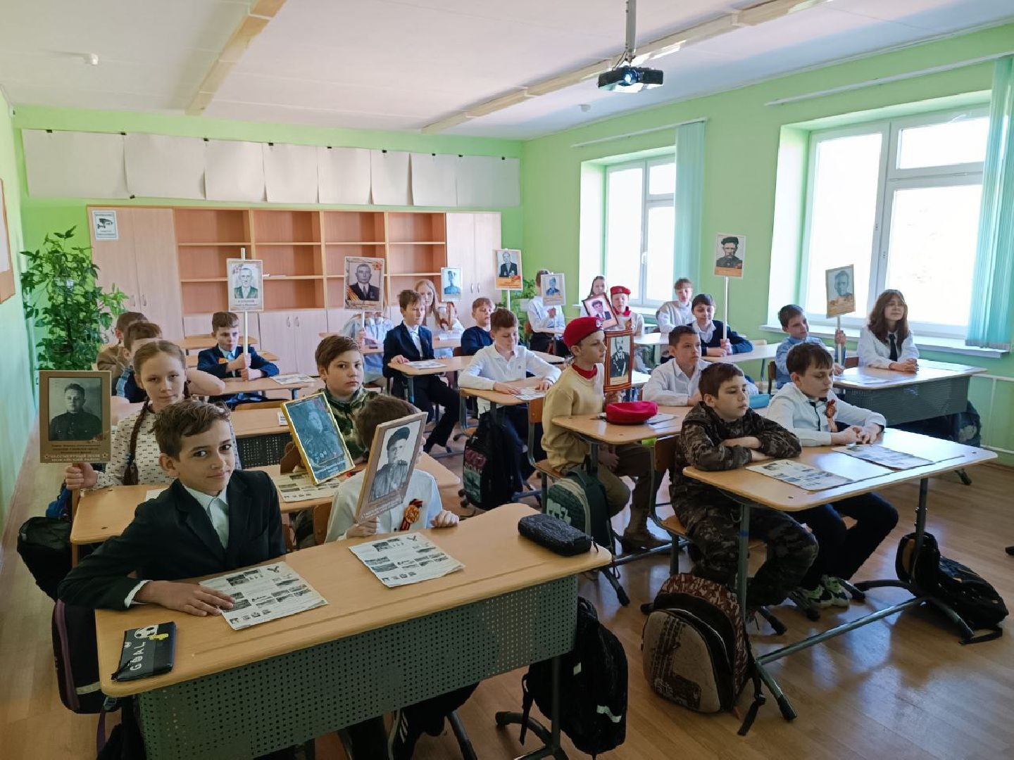 Можайск, Можайский городской округ, Подмосковье, День Победы, герой, ветеран, советский солдат, Бессмертный полк, школьники, шествие, память, урок мужества