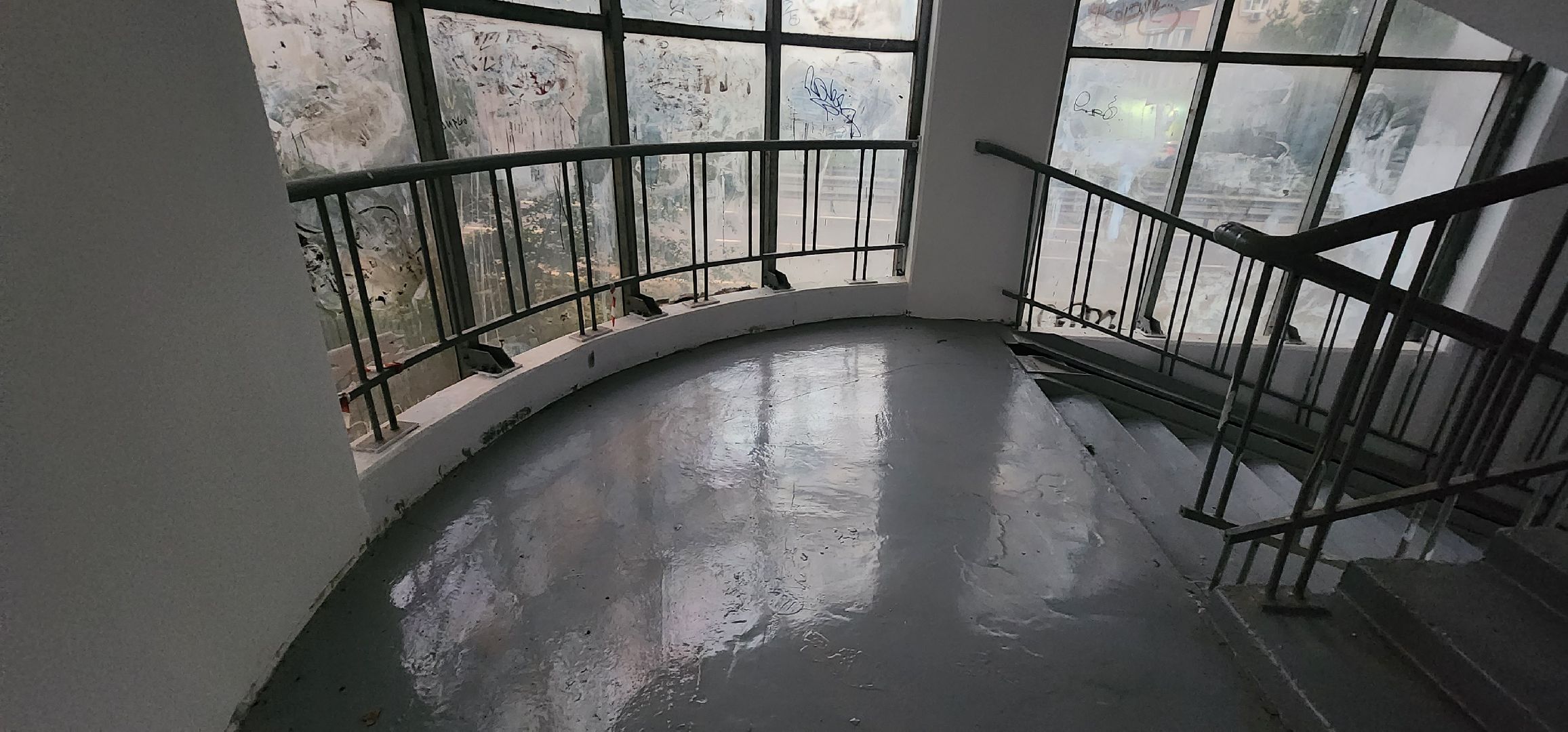 долгопрудный, надземные переходы, лифты, надписи вандалов, покраска стен, 368 автобус,остановка молодежная улица,